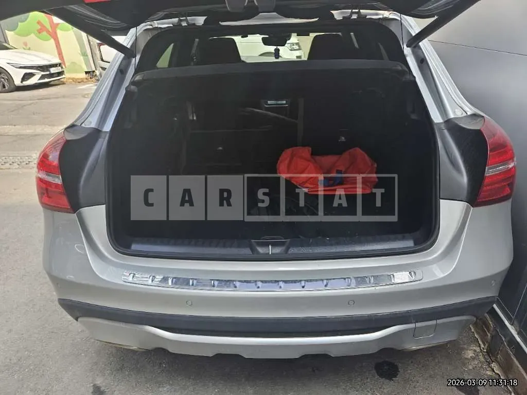 Photo 2 of 30: 2017 Mercedes-Benz GLA220 — Korean insurance auction
