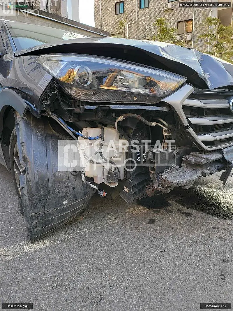 Photo 2 of 15: 2017 Hyundai Tucson, VIN KMHJ281ABHU357440 — Korean insurance auction