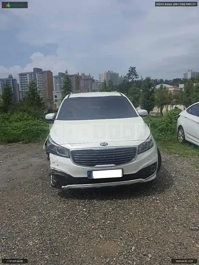 Photo 1 of 8: 2015 Kia Carnival Limousine, VIN KNAME81ABGS188169 — Korean insurance auction