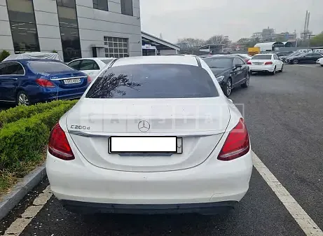 Photo 2 of 15: 2017 Mercedes-Benz C 200d, VIN WDDWF3HB0HR253655 — Korean insurance auction