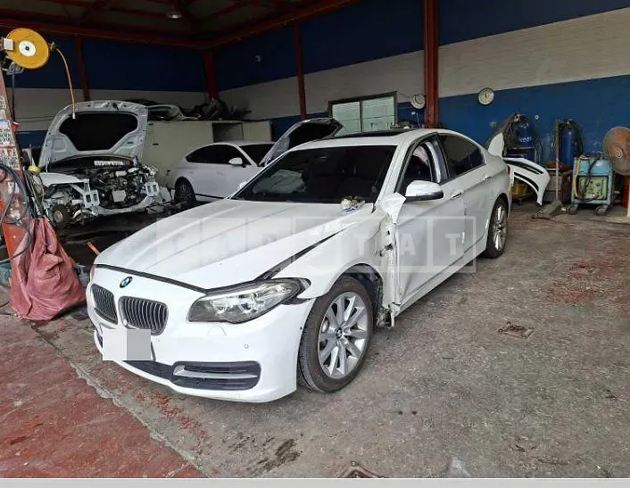 Photo 2 of 6: 2015 BMW 528i — Korean insurance auction
