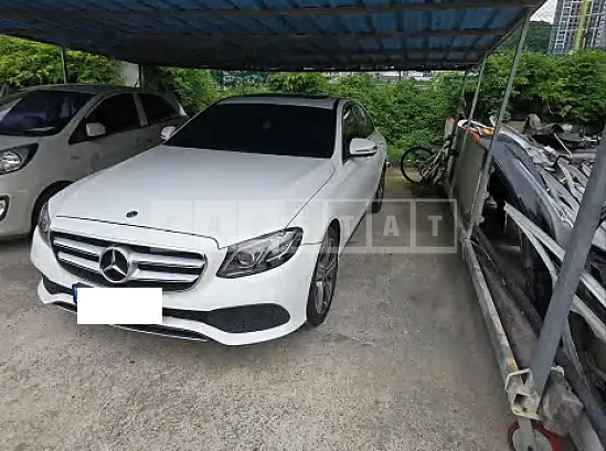 Photo 2 of 18: 2018 Mercedes-Benz E300 4Matic — Korean insurance auction