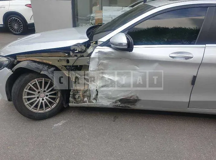Photo 2 of 8: 2015 Mercedes-Benz C200 — Korean insurance auction
