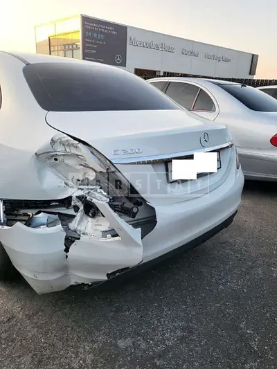 Photo 1 of 43: 2018 Mercedes-Benz C 200, VIN WDDWF4CB0JF709075 — Korean insurance auction