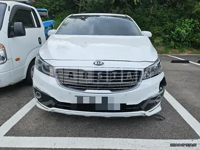 Photo 1 of 13: 2015 Kia Carnivals — Korean insurance auction