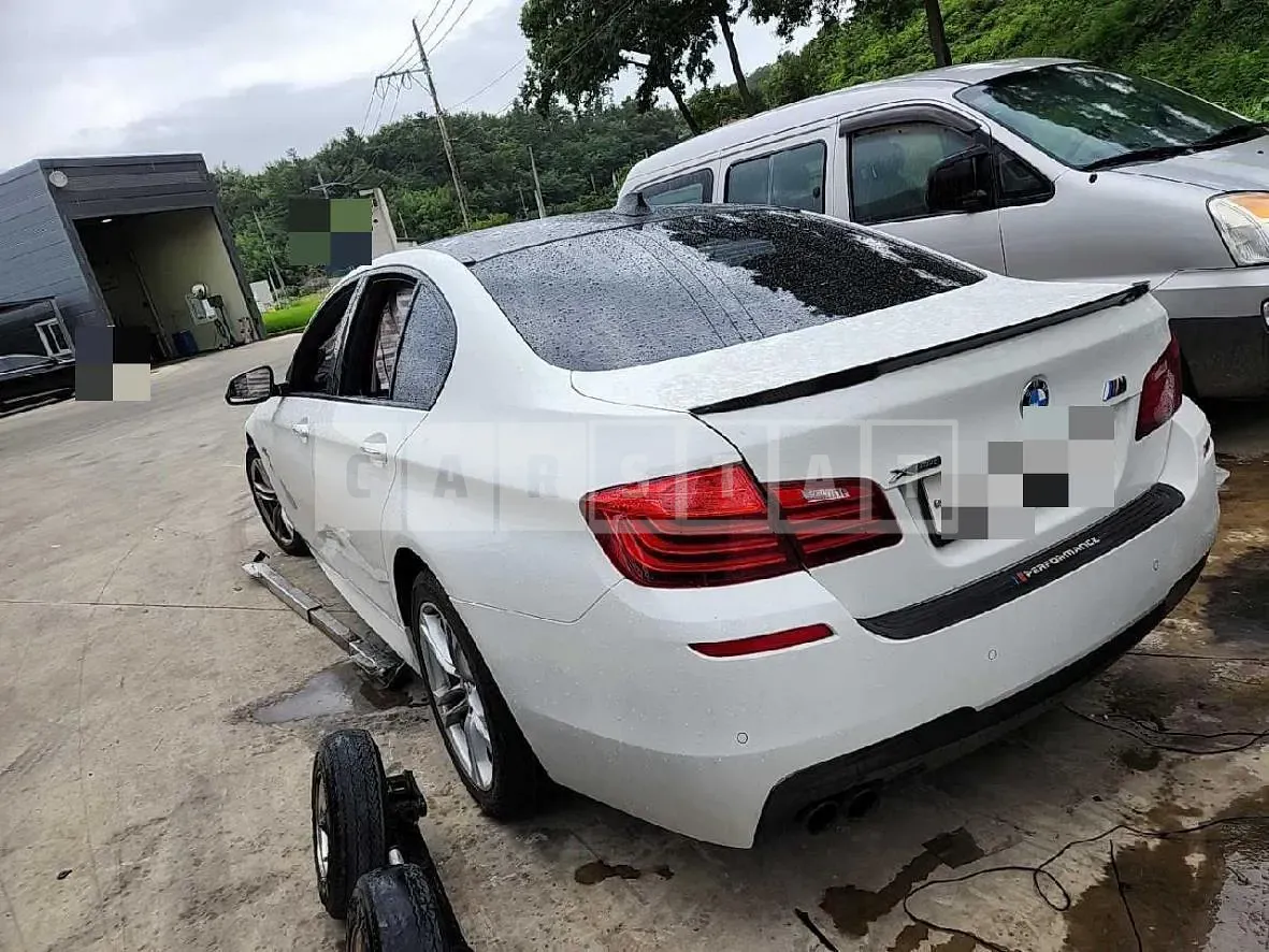Photo 2 of 24: 2016 BMW 520d, VIN WBA5E5106GG201807 — Korean insurance auction