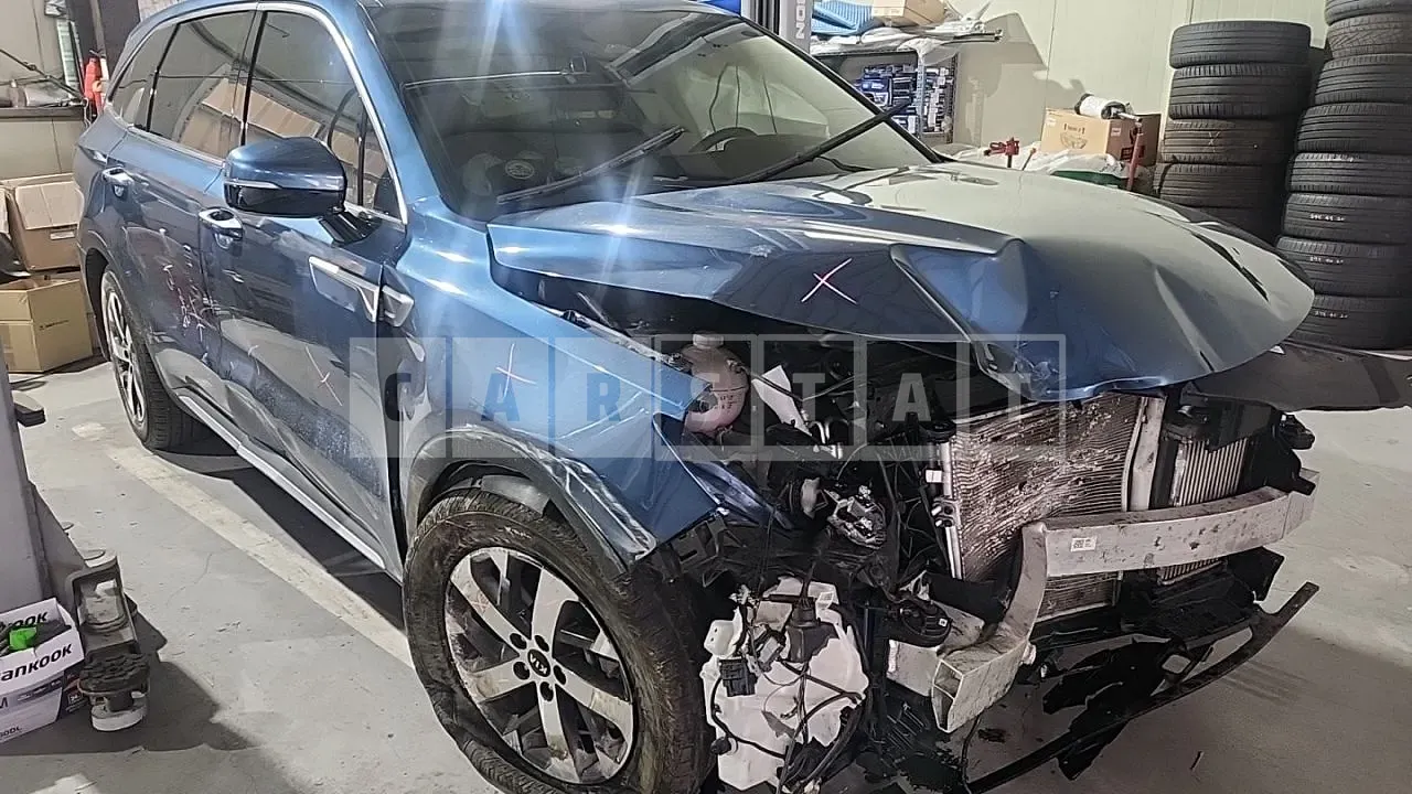 Photo 2 of 42: 2021 Kia Sorento, VIN KNARF81BGMA086843 — Korean insurance auction