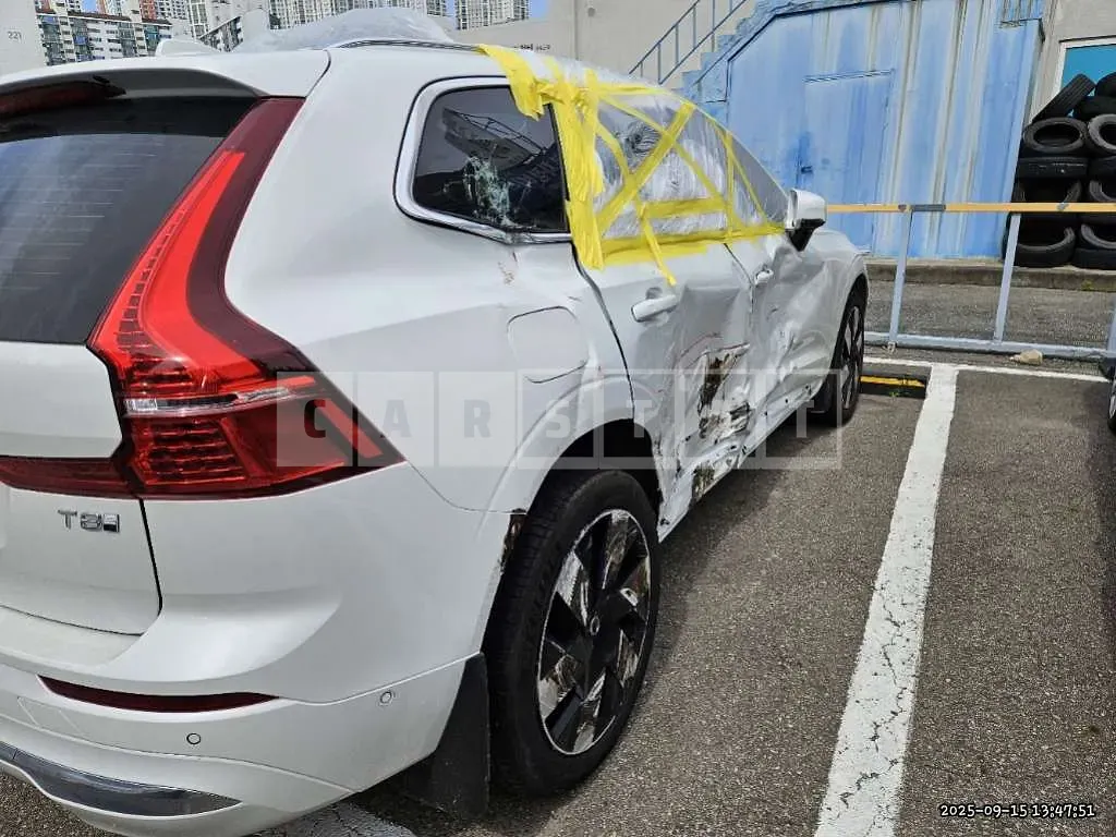Photo 2 of 31: 2025 Volvo XC60T8 AWD — Korean insurance auction