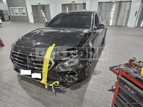Photo 2 of 44: 2024 Mercedes-Benz E300 4Matic — Korean insurance auction