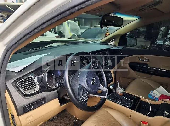 Photo 2 of 15: 2017 Kia Carnivals — Korean insurance auction