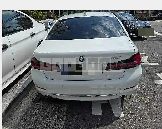 Photo 2 of 10: 2018 BMW 520i — Korean insurance auction