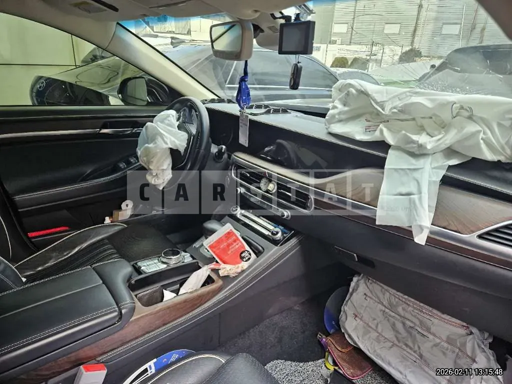Photo 2 of 10: 2019 Genesis G90 — Korean insurance auction