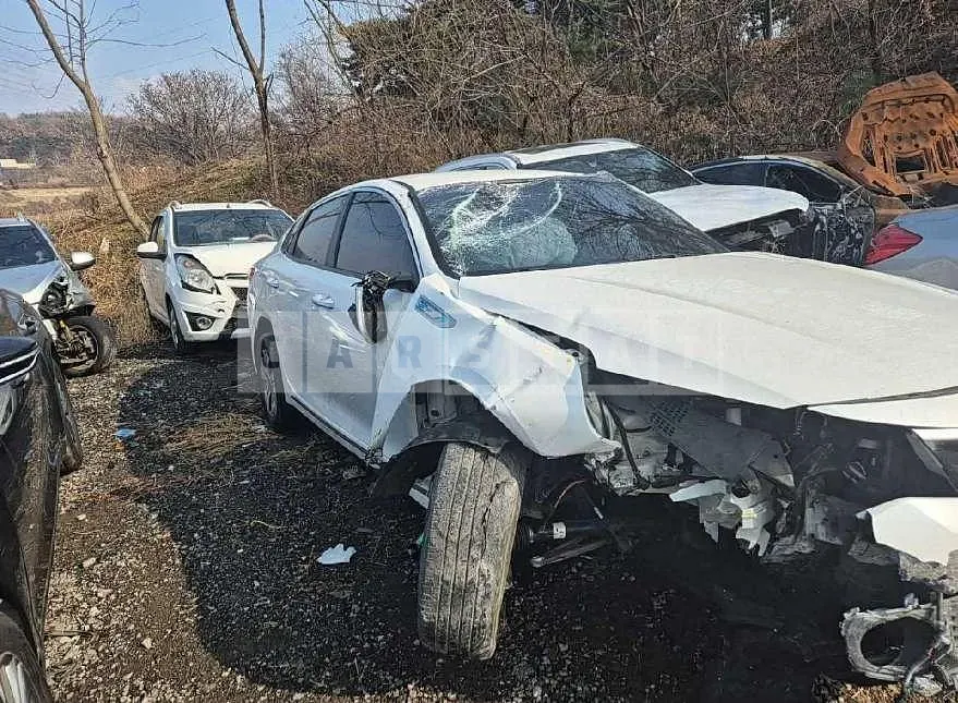Photo 2 of 32: 2017 Kia K5 Hybrid — Korean insurance auction