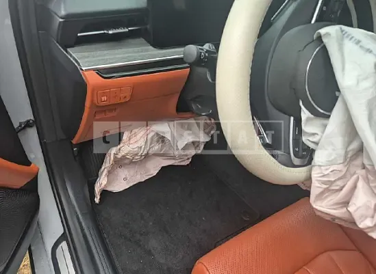 Photo 2 of 18: 2025 Kia K5 — Korean insurance auction