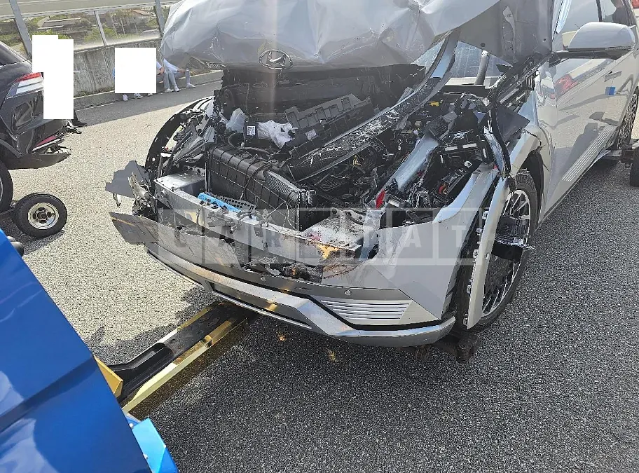 Photo 2 of 39: 2023 Hyundai Modern Ionic 5 — Korean insurance auction
