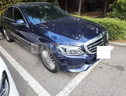 Photo 2 of 33: 2017 Mercedes-Benz C220 d, VIN WDDWF0EB1HR251982 — Korean insurance auction