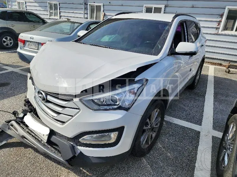 Photo 2 of 11: 2015 Hyundai Santa Fe, VIN KMHSW81UBFU345474 — Korean insurance auction