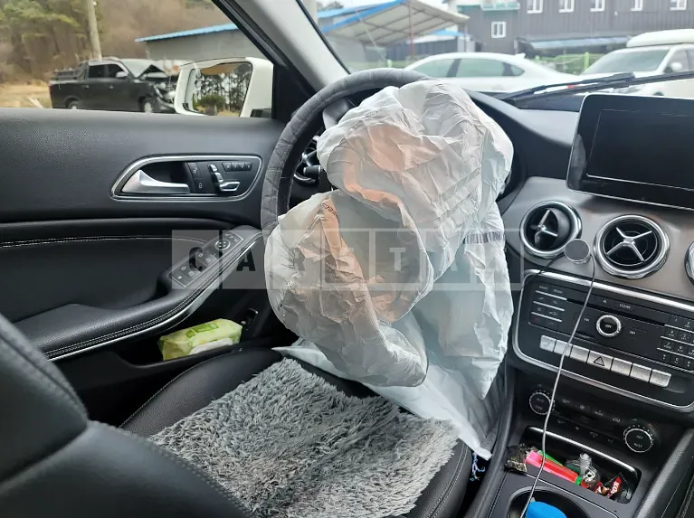 Photo 2 of 18: 2019 Mercedes-Benz GLA220, VIN WDCTG4FB5KJ638681 — Korean insurance auction