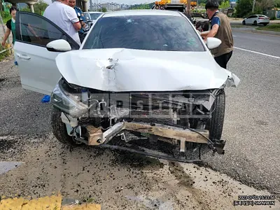 Photo 1 of 39: 2020 Hyundai Modern Ionic Electric, VIN KMHC851JFLU052477 — Korean insurance auction
