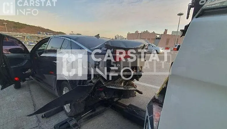 Photo 2 of 7: 2015 Kia K5 2.0 — Korean insurance auction