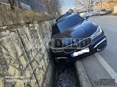 Photo 1 of 19: 2018 BMW 740Ld xDrive, VIN WBA7G8107JG785002 — Korean insurance auction