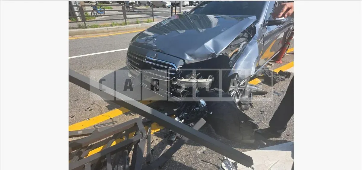 Photo 2 of 6: 2023 Mercedes-Benz E350 4Matic — Korean insurance auction