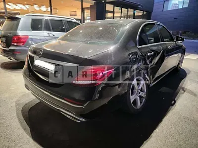 Photo 1 of 6: 2018 Mercedes-Benz E 200, VIN WDDZF4CB3JA334325 — Korean insurance auction