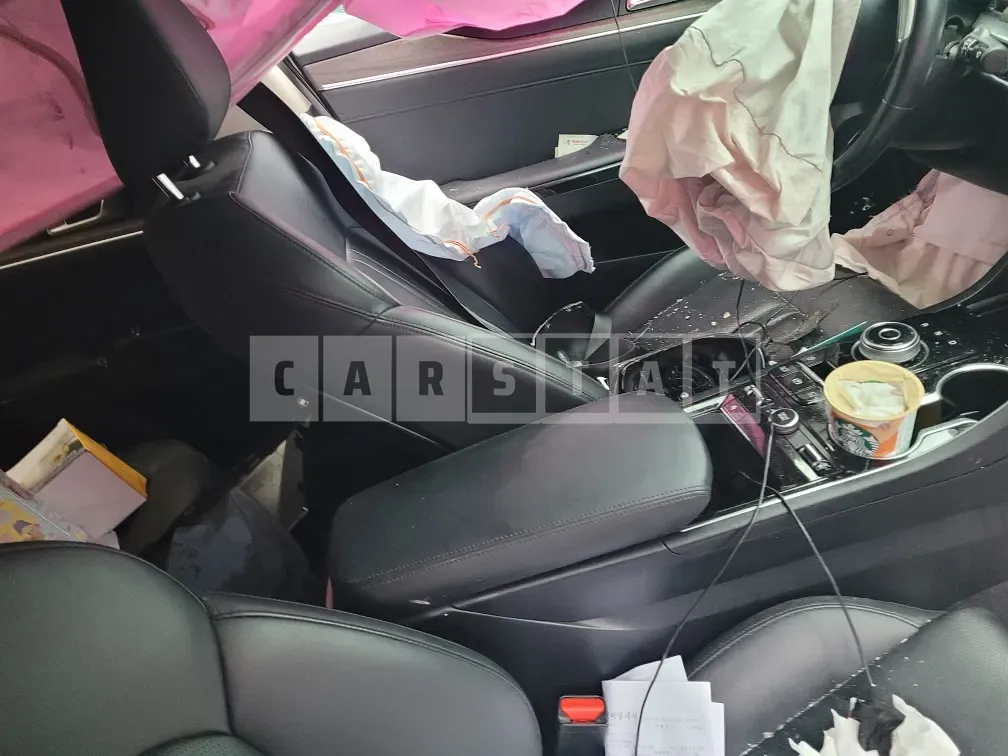 Photo 2 of 12: 2022 Kia K5 — Korean insurance auction