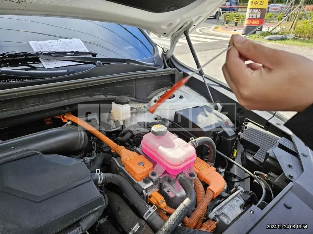 Photo 2 of 26: 2023 Kia Sorento — Korean insurance auction