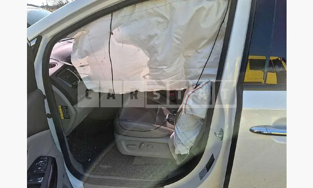 Photo 2 of 22: 2016 Kia Carnival — Korean insurance auction