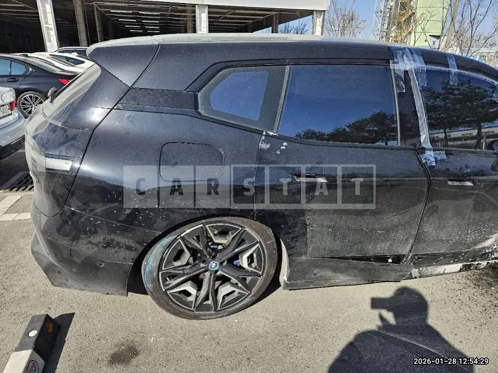 Photo 2 of 28: 2024 BMW iX xDrive50 — Korean insurance auction