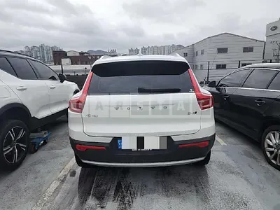 2022 Volvo XC40B4 AWD
