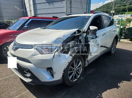 Photo 2 of 13: 2017 Toyota RAV4 2WD, VIN JTMYFREV6HD108038 — Korean insurance auction