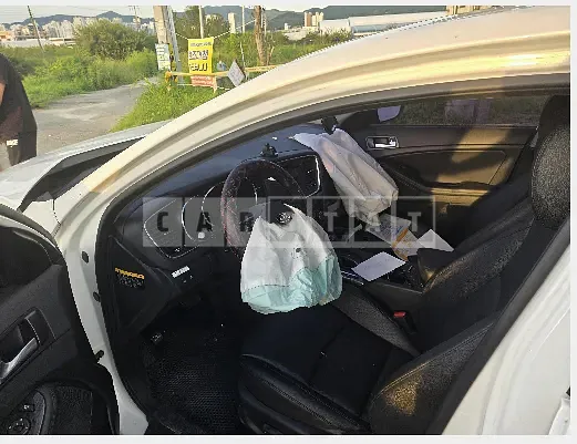 Photo 2 of 12: 2015 Kia K5 — Korean insurance auction