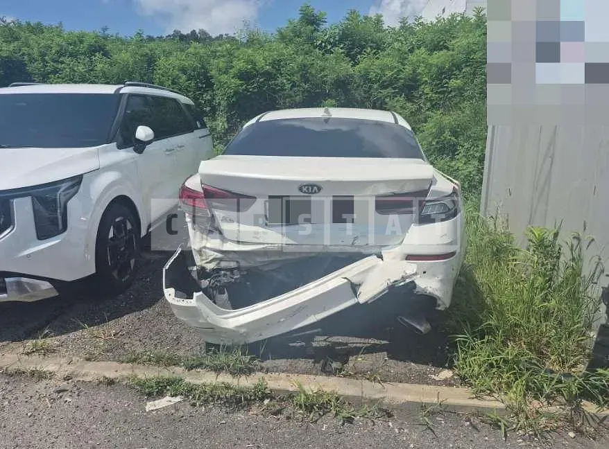 Photo 2 of 6: 2018 Kia K5 — Korean insurance auction