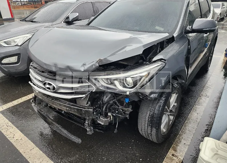 Photo 2 of 13: 2017 Hyundai Santa Fe, VIN KMHSW81UBHU758465 — Korean insurance auction
