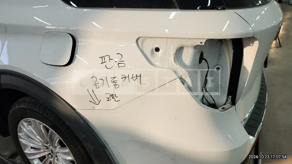 Photo 2 of 32: 2022 Ford Explorer 2.3L — Korean insurance auction