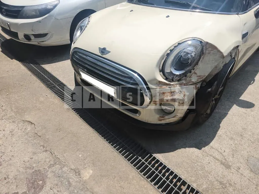 Photo 2 of 10: 2017 MINI Cooper D 5-Door, VIN WMWXT3101H2E28259 — Korean insurance auction