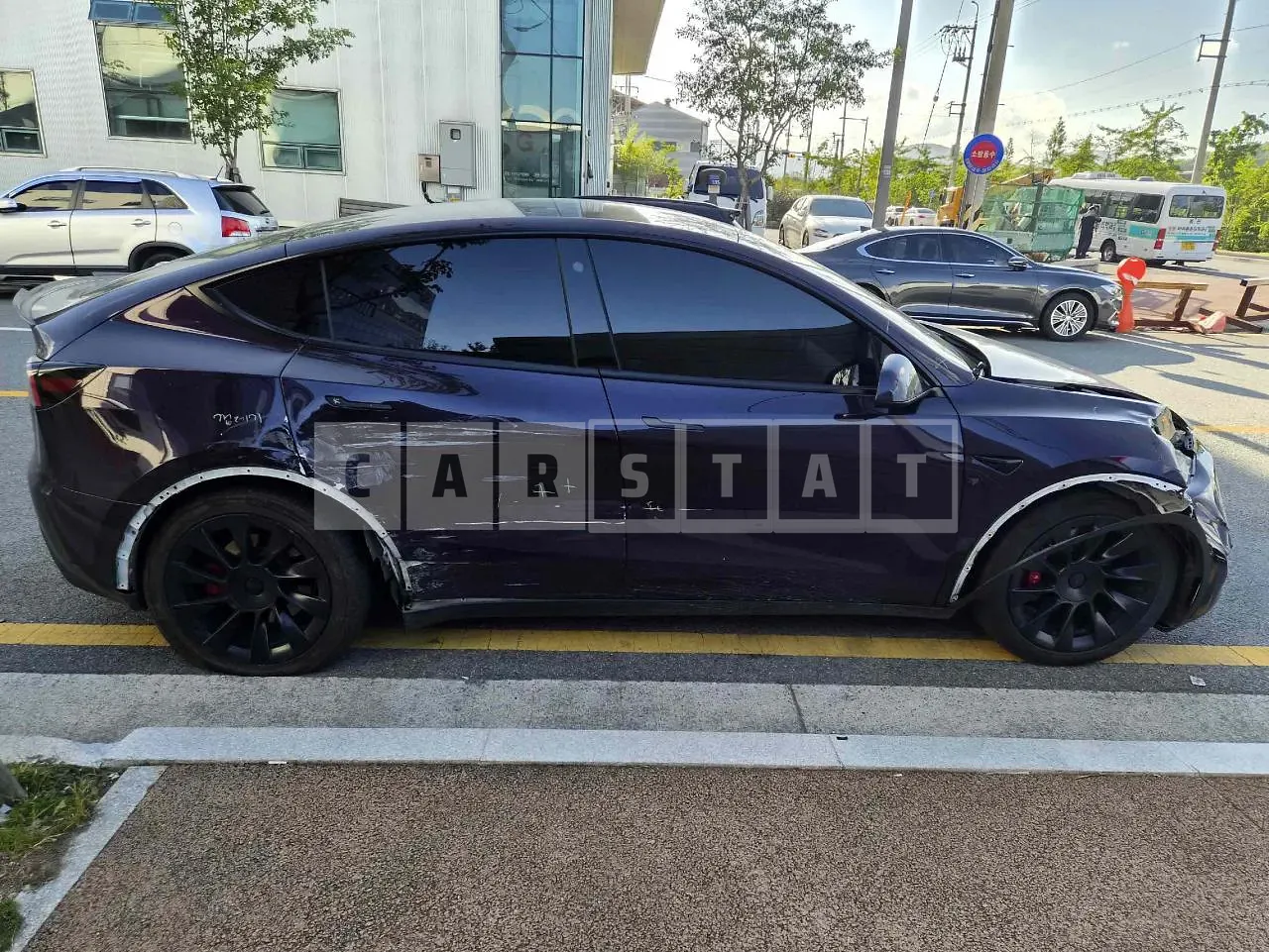 Photo 2 of 38: 2021 Tesla Model Y Long Range, VIN 5YJYGDEE9MF171573 — Korean insurance auction