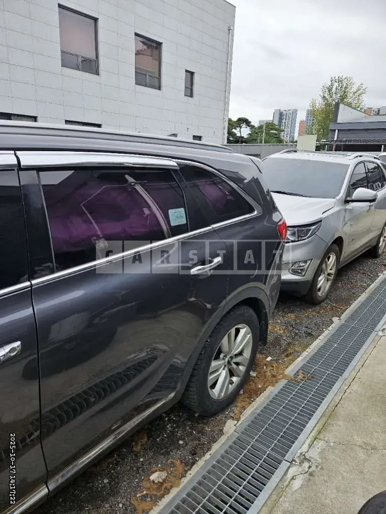 Photo 2 of 11: 2015 Kia Sorento 4WD — Korean insurance auction
