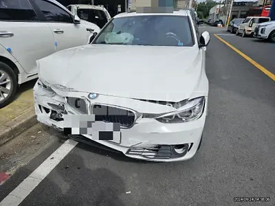 Photo 1 of 15: 2015 BMW 320i — Korean insurance auction