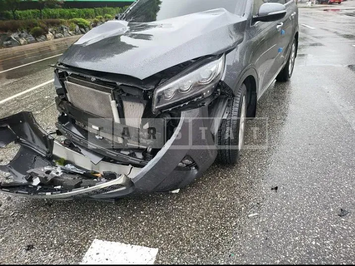 Photo 2 of 10: 2017 Kia Sorento 2.0 — Korean insurance auction
