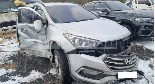 Photo 2 of 9: 2016 Hyundai Santa Fe, VIN KMHSW81UDGU609951 — Korean insurance auction