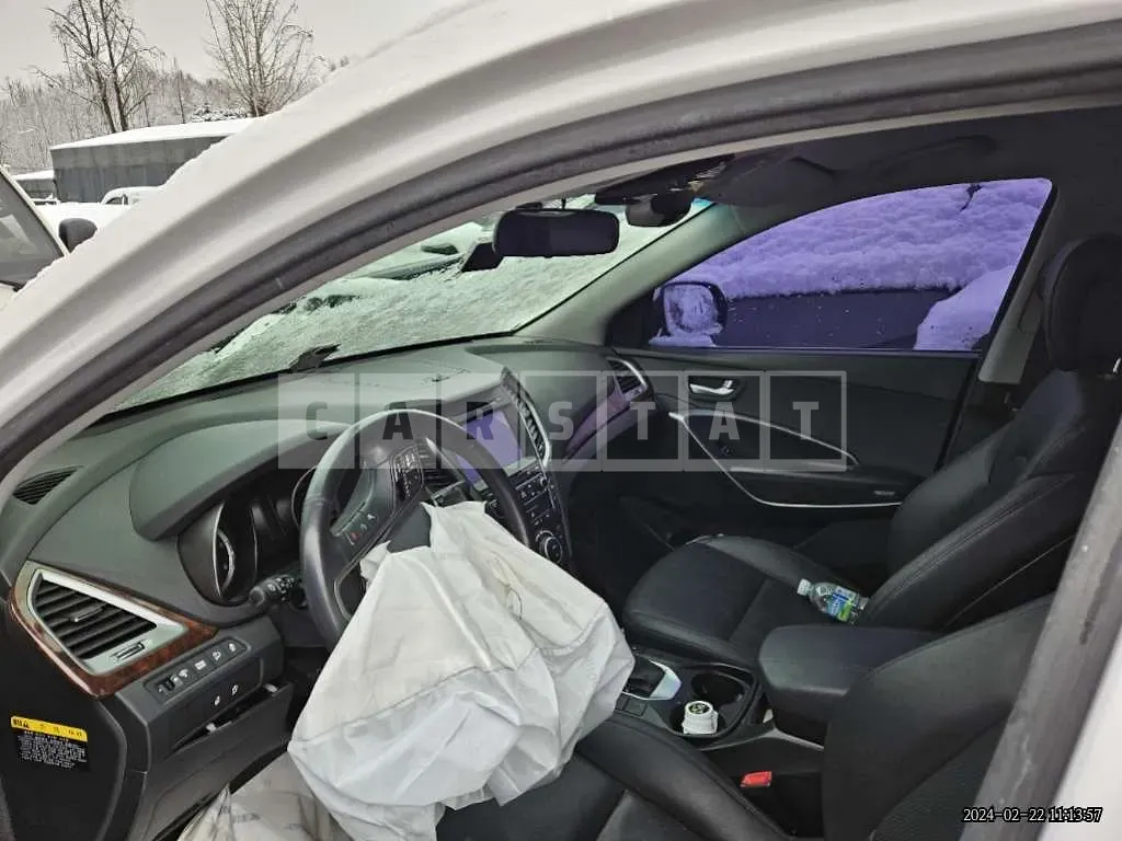 Photo 2 of 8: 2016 Hyundai Santa Fe, VIN KMHSU81UBGU656801 — Korean insurance auction