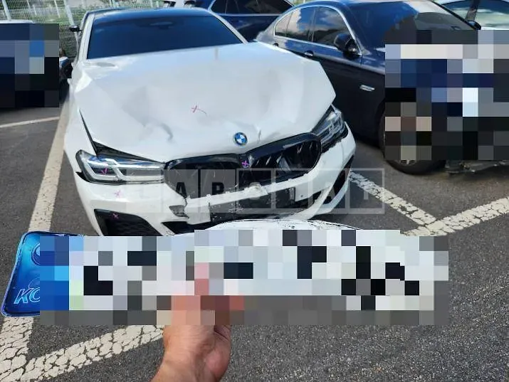 Photo 2 of 32: 2023 BMW 530i — Korean insurance auction