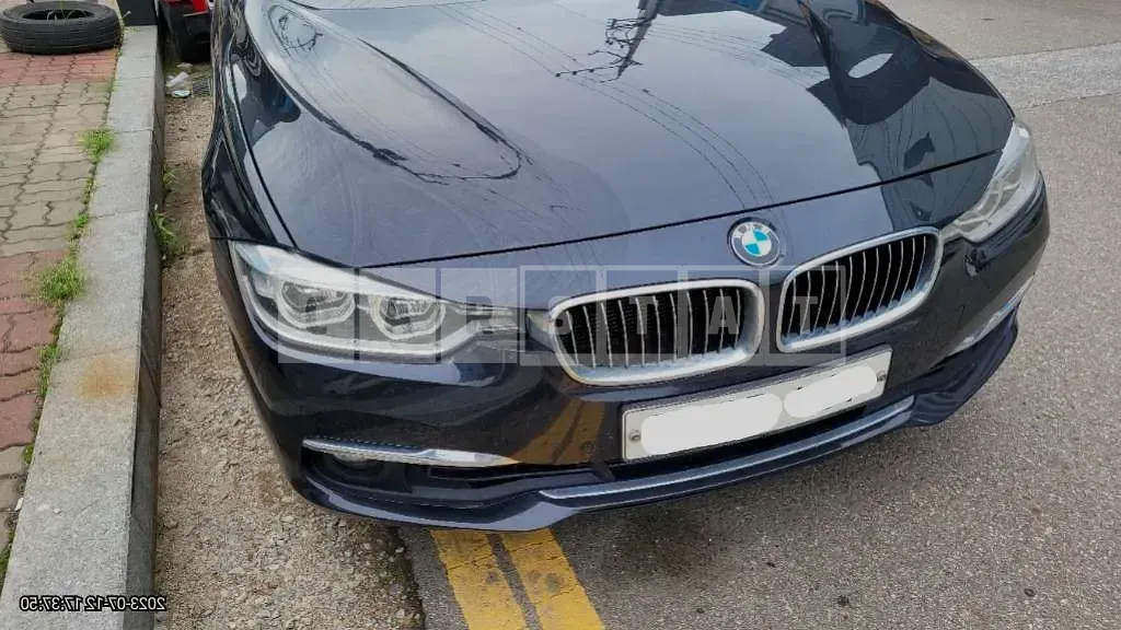 Photo 2 of 9: 2018 BMW 320i, VIN WBA8A9104JAD29718 — Korean insurance auction