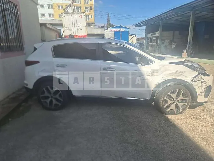 Photo 2 of 10: 2018 Kia Sportage — Korean insurance auction