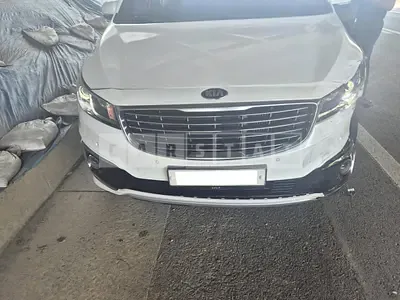 Photo 1 of 17: 2017 Kia Carnival, VIN KNAMC81ABJS412004 — Korean insurance auction