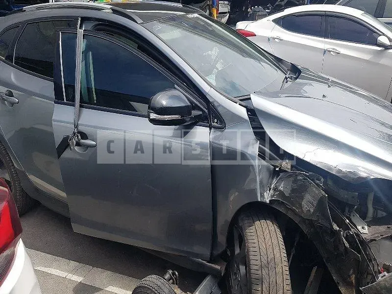 Photo 2 of 10: 2015 Volvo V40 CCD3, VIN YV1MZ79K0G2092349 — Korean insurance auction
