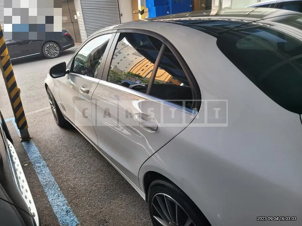 Photo 2 of 13: 2015 Mercedes-Benz C200, VIN WDDWF4CB1GF268176 — Korean insurance auction